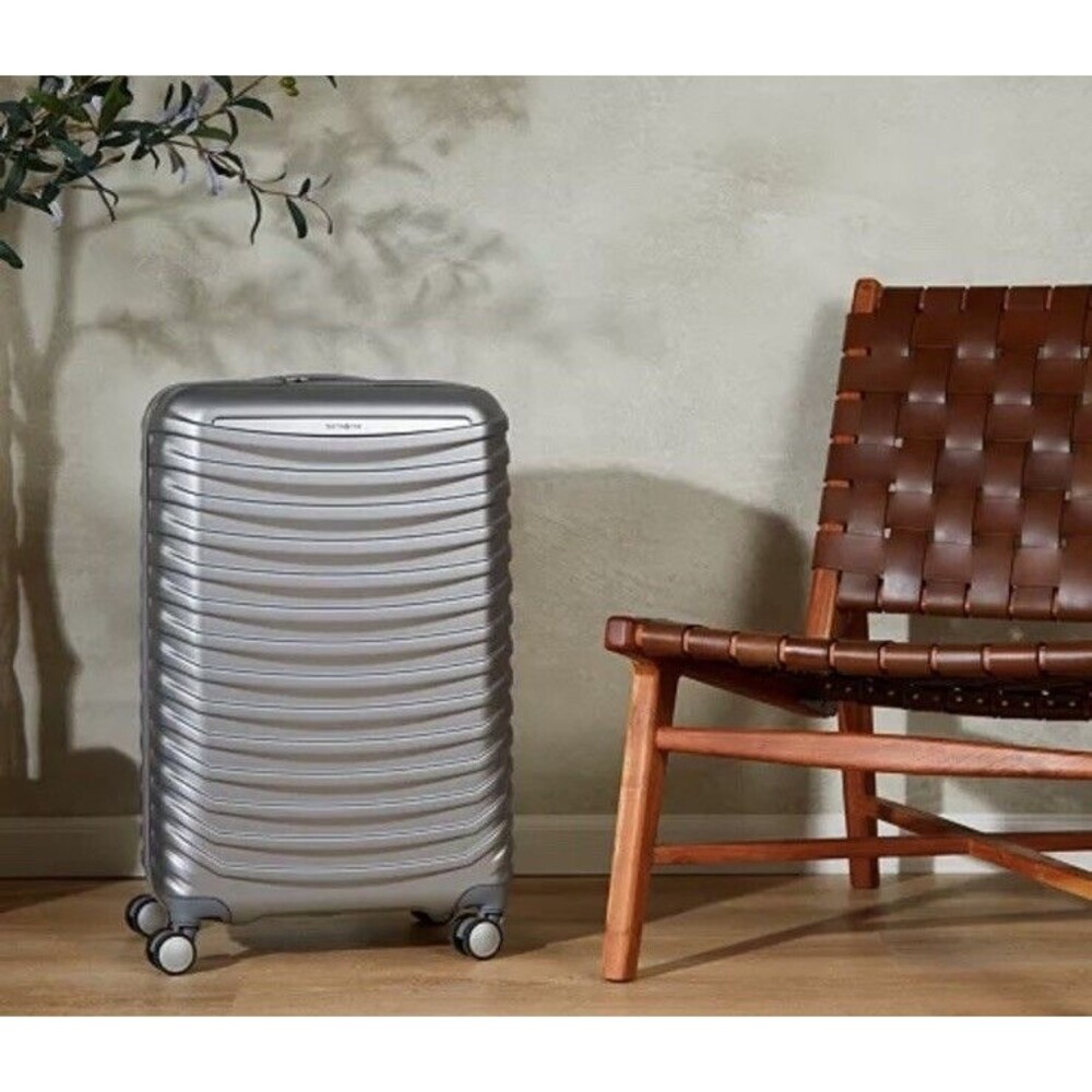 Samsonite Spin Tech 6 Expandable Carry-On Spinner Suitcase Luggage